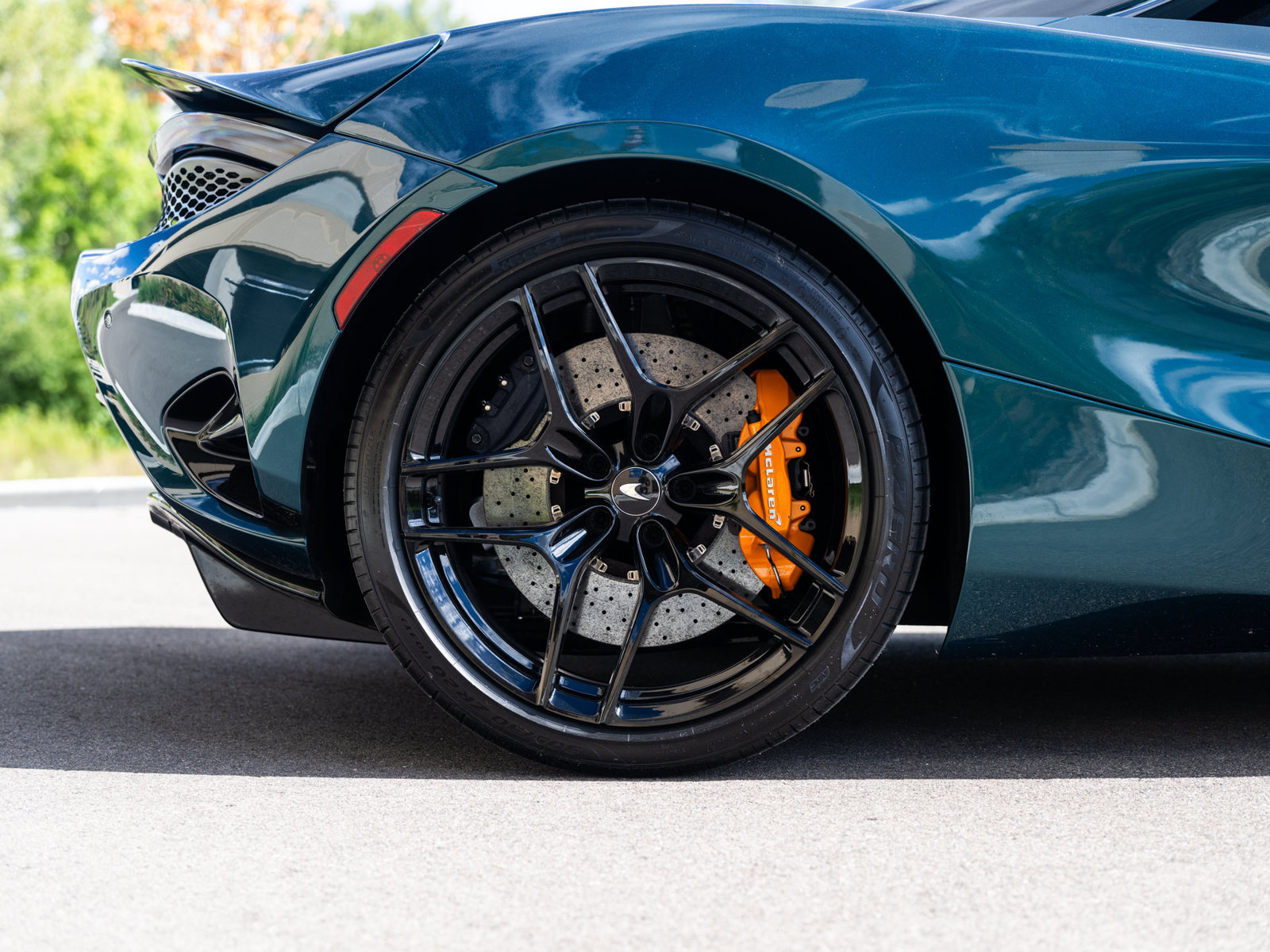Used 2024 McLaren 750S Spider RWD image 11