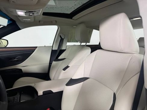 Used 2025 Lexus ES 300h w/ Premium Package FWD image 5