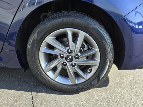 Used 2020 Kia Optima LX image 29