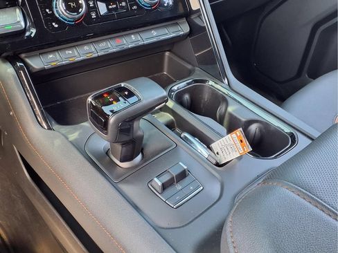 Used 2025 GMC Sierra 1500 AT4 w/ AT4 Premium Package AWD/4WD image 12