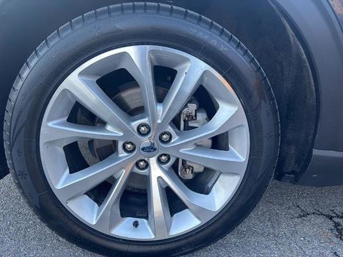 Certified 2024 Ford Explorer Platinum w/ Technology Package image 13