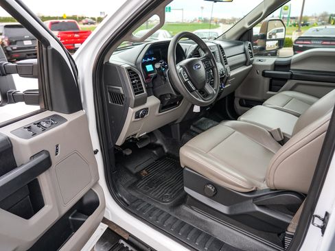 Used 2017 Ford F250 XL w/ Power Equipment Group image 25