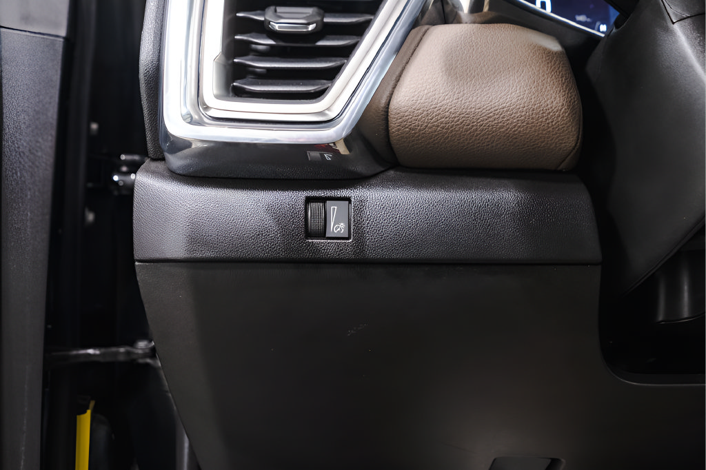 Used 2024 GMC Canyon Denali AWD/4WD image 20