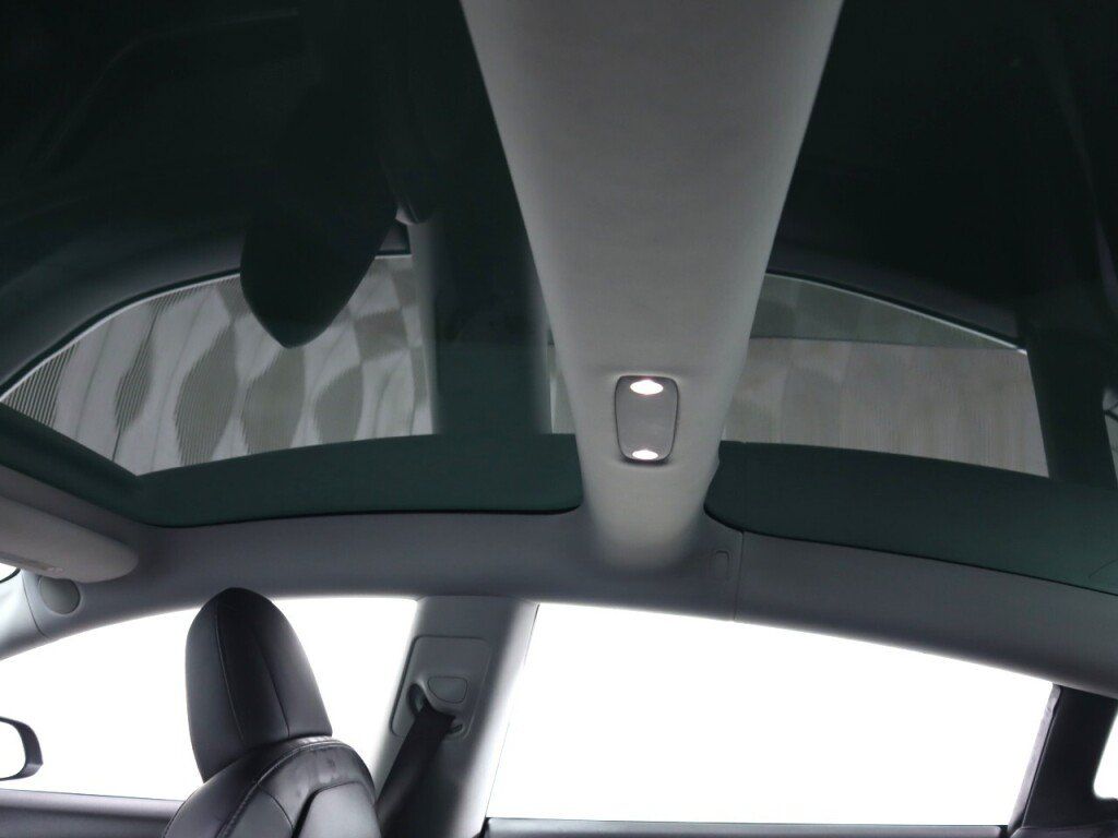 Used 2018 Tesla Model 3 Long Range RWD image 24