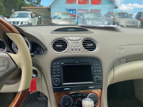 Used 2009 Mercedes-Benz SL 550 w/ Premium I Pkg image 29