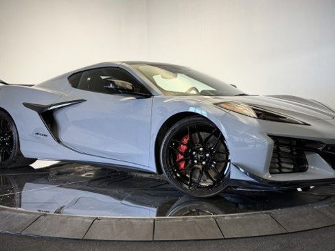 Used 2024 Chevrolet Corvette Z06 w/ Z07 Performance Package RWD image 2