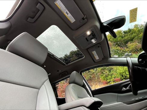 Used 2022 GMC Acadia SLT w/ Technology Package image 23