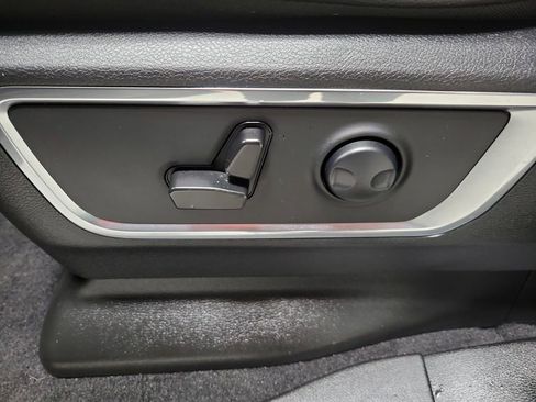 Used 2025 RAM 1500 Laramie w/ Night Edition image 34