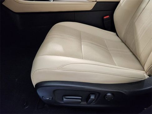 Used 2022 Lexus RX 350L Luxury image 24