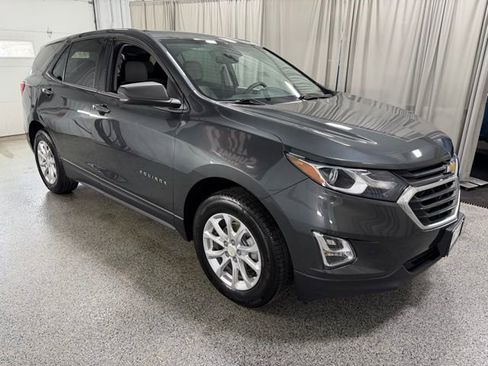 Used 2019 Chevrolet Equinox LS w/ LS Convenience Package AWD/4WD image 3