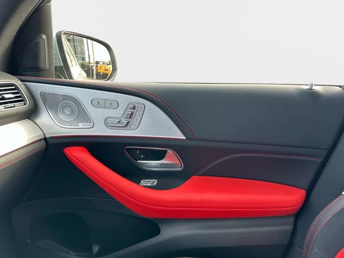 Used 2025 Mercedes-Benz GLE 53 AMG 4MATIC image 26