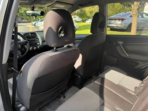 Used 2005 Toyota RAV4 4WD image 25