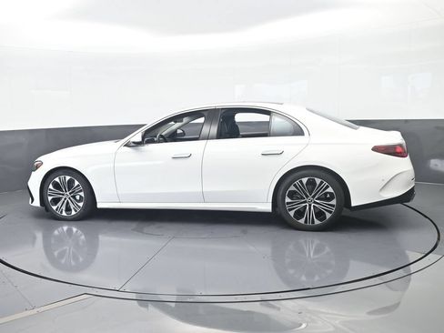 Used 2025 Mercedes-Benz E 350 Sedan image 3