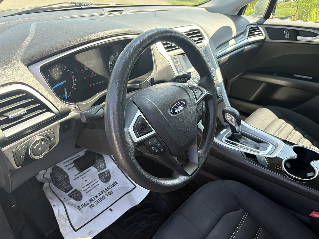 Used 2015 Ford Fusion SE FWD image 28