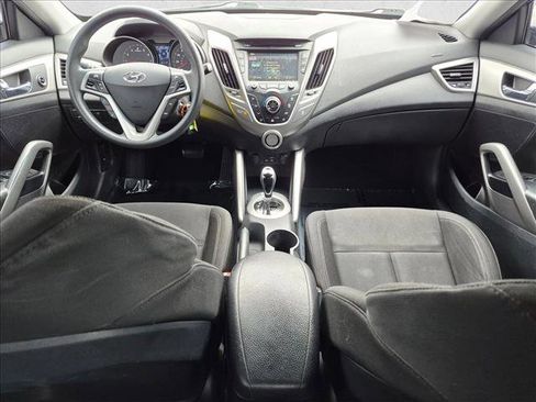 Used 2016 Hyundai Veloster FWD image 15