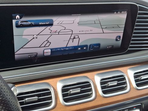 Used 2024 Mercedes-Benz GLS 450 4MATIC image 3