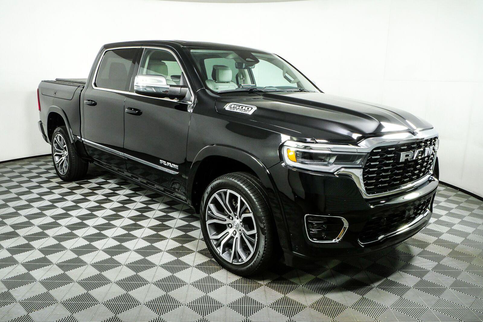 Used 2025 RAM 1500 Tungsten AWD/4WD image 1