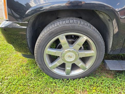 Used 2011 Cadillac Escalade Premium AWD/4WD image 3