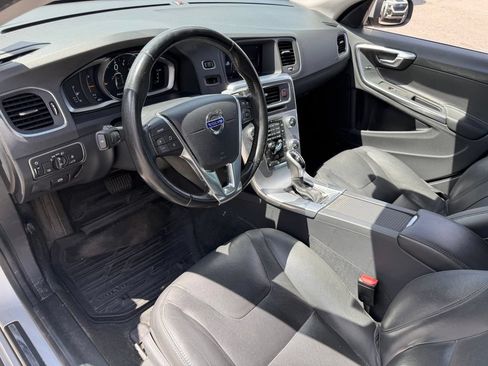 Used 2017 Volvo V60 T5 Premier w/ Convenience Package FWD image 23