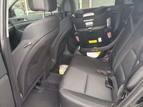 Used 2017 Hyundai Tucson SE image 11