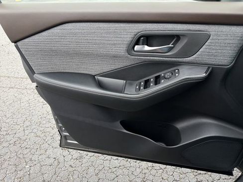 Certified 2023 Nissan Rogue SV image 18