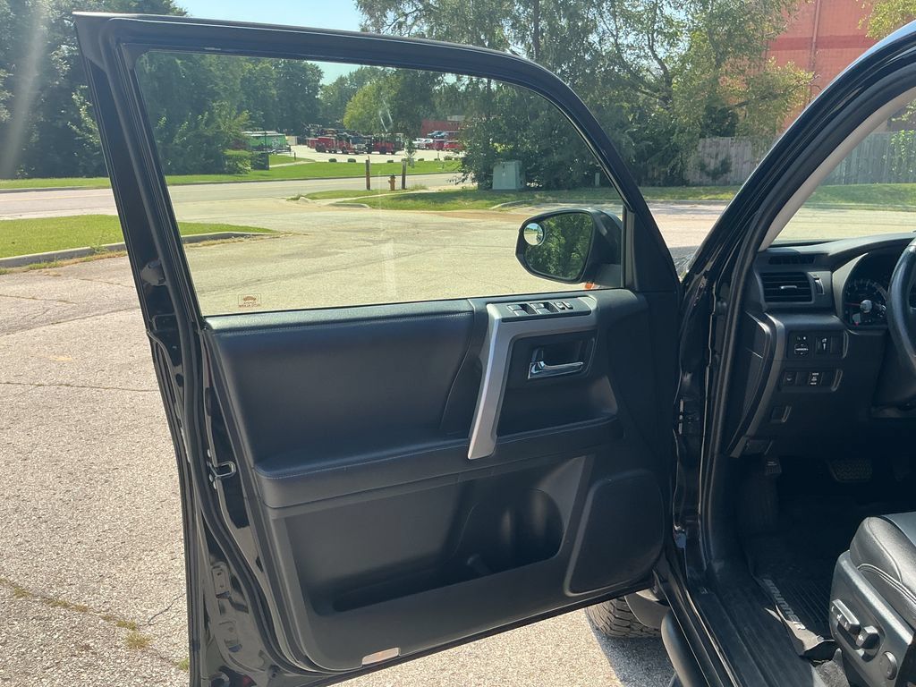 Used 2019 Toyota 4Runner SR5 Premium AWD/4WD image 13