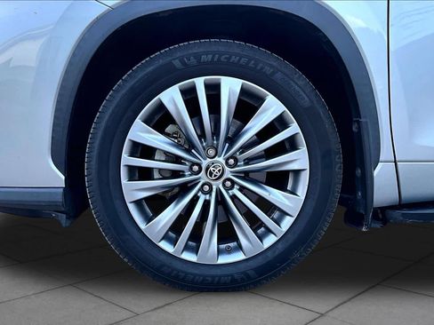 Used 2020 Toyota Highlander Platinum AWD/4WD image 11