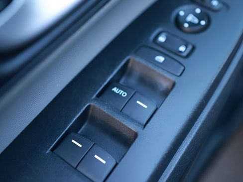 Used 2017 Honda CR-V LX image 29