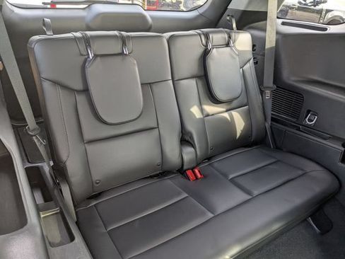 Used 2023 Ford Explorer XLT AWD/4WD image 15