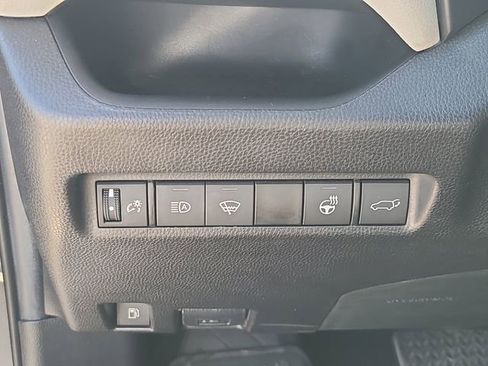 Used 2021 Toyota RAV4 XLE w/ Convenience Package image 28