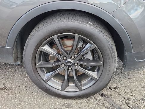 Used 2018 Ford Explorer XLT w/ Equipment Group 202A AWD/4WD image 8