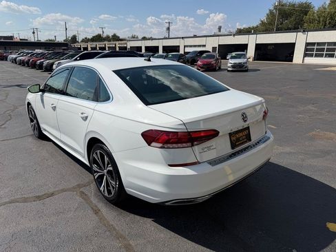 Used 2021 Volkswagen Passat 2.0T SE FWD image 4