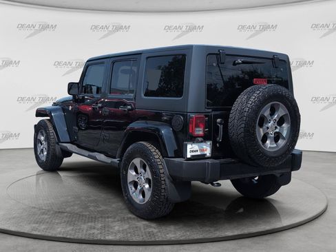 Used 2017 Jeep Wrangler Unlimited Sahara w/ Connectivity Group AWD/4WD image 5