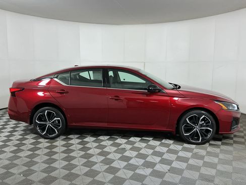 New 2025 Nissan Altima 2.5 SR w/ SR Premium Package image 8