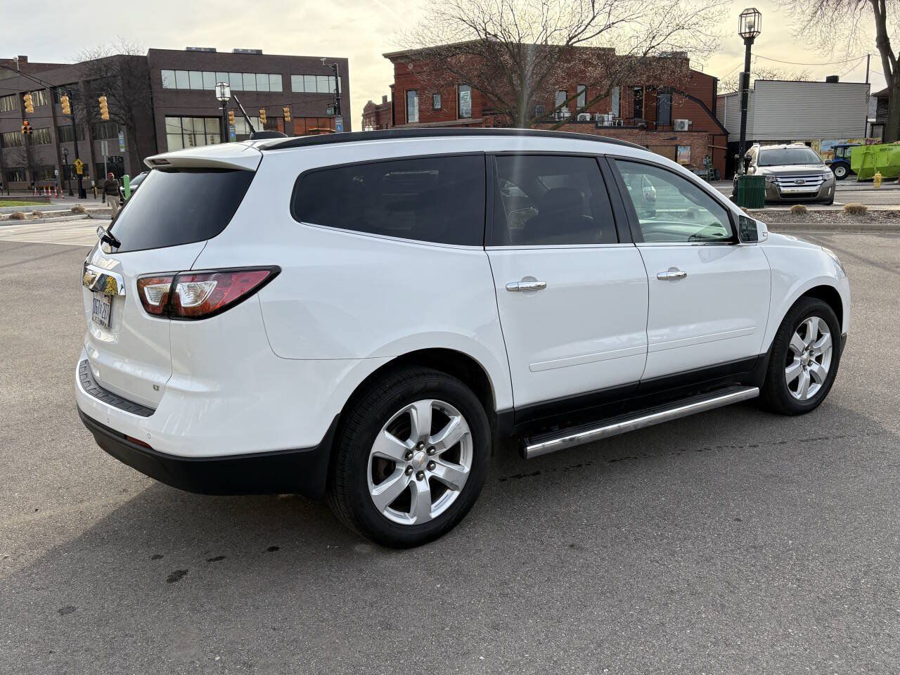 Used 2017 Chevrolet Traverse LT w/ Style and Technology Package FWD image 9