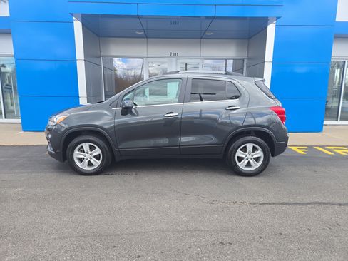 Used 2019 Chevrolet Trax LT w/ LT Convenience Package AWD/4WD image 6