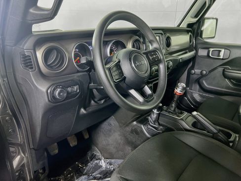 Used 2018 Jeep Wrangler Unlimited Sport AWD/4WD image 9