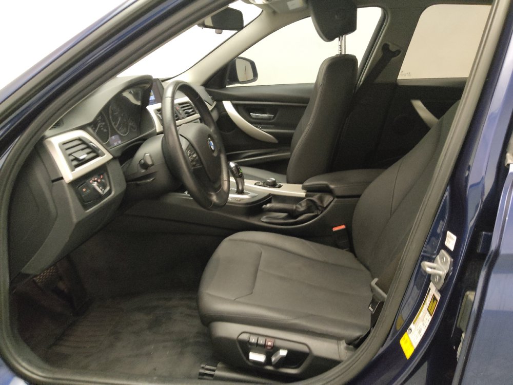 Used 2018 BMW 320i Sedan RWD image 17