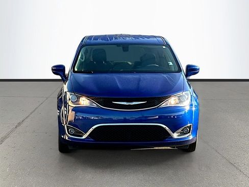 Used 2018 Chrysler Pacifica Touring Plus image 2