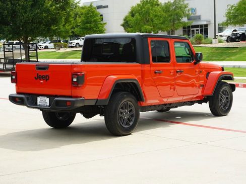 Used 2025 Jeep Gladiator Sport AWD/4WD image 5
