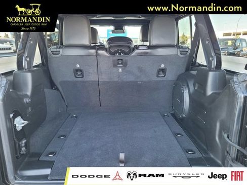 Used 2022 Jeep Wrangler Unlimited Sahara AWD/4WD image 19