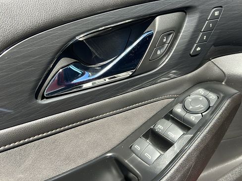 Used 2023 Chevrolet Traverse High Country w/ LPO, Floor Liner Package AWD/4WD image 18