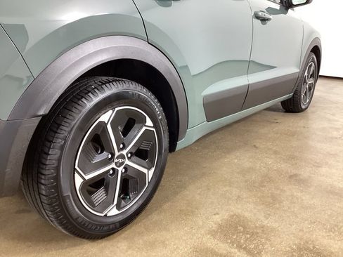 Used 2023 Kia Niro EX w/ EX Cold Weather Package FWD image 9