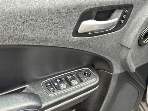 Used 2019 Dodge Charger SXT w/ Leather Interior Group image 30