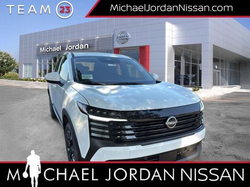 New 2025 Nissan Kicks SV image 1