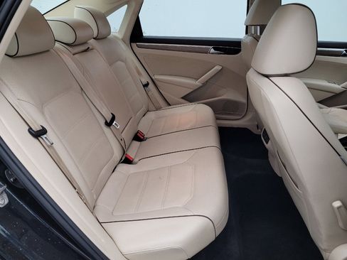 Used 2018 Volkswagen Passat 2.0T SE image 19