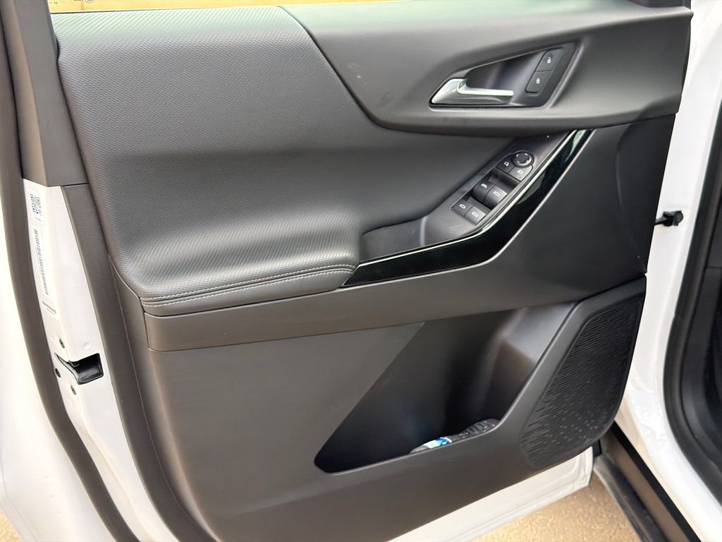 Used 2025 Chevrolet Equinox LT FWD image 10