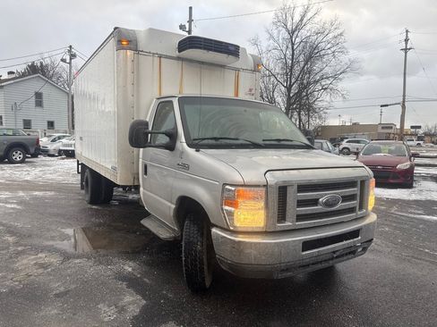 Used 2017 Ford E-450 and Econoline 450 Super Duty image 3