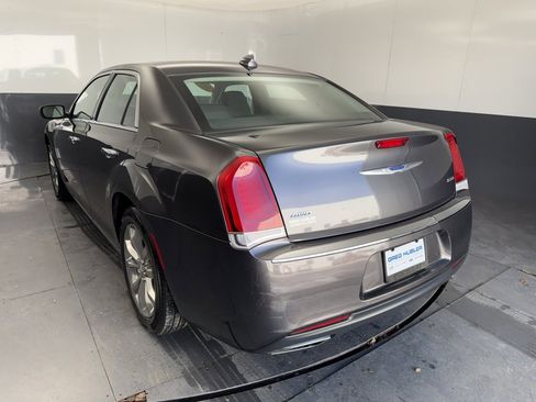 Used 2019 Chrysler 300 Limited image 2