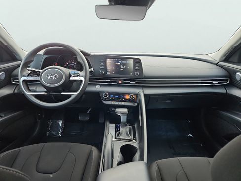 Used 2023 Hyundai Elantra SEL image 3